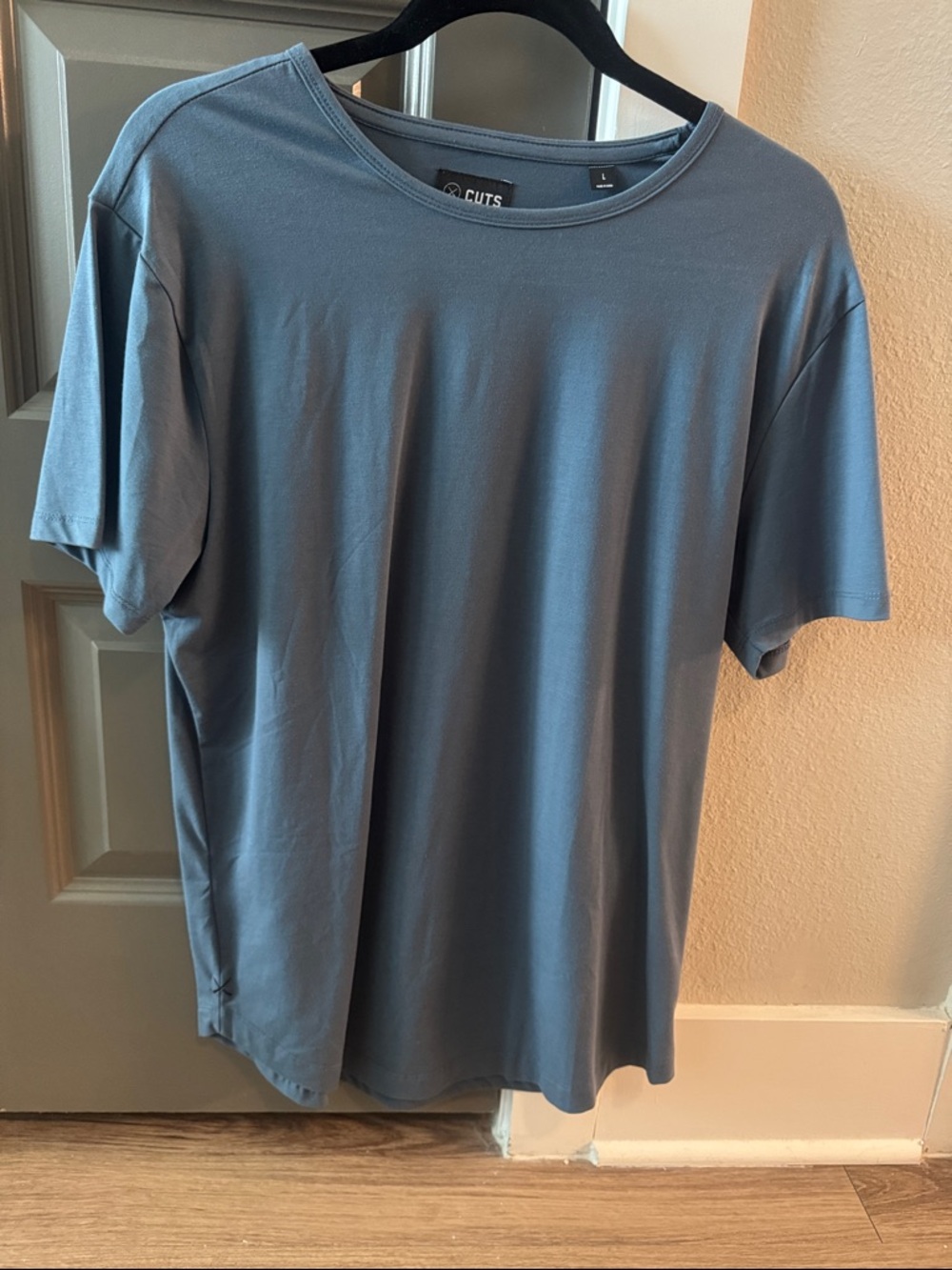 Cuts Clothing Men's Crew Neck Short Sleeve T‑Shirt in Slate Blue